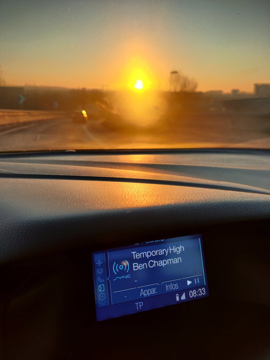 CountryMusicFr's tweet image. Starting the week listening to Ben Chapman's new album, "Downbeat", on my way to work. Such a beautiful record! 🎶🌄 #BenChapman #Downbeat #Sunrise
