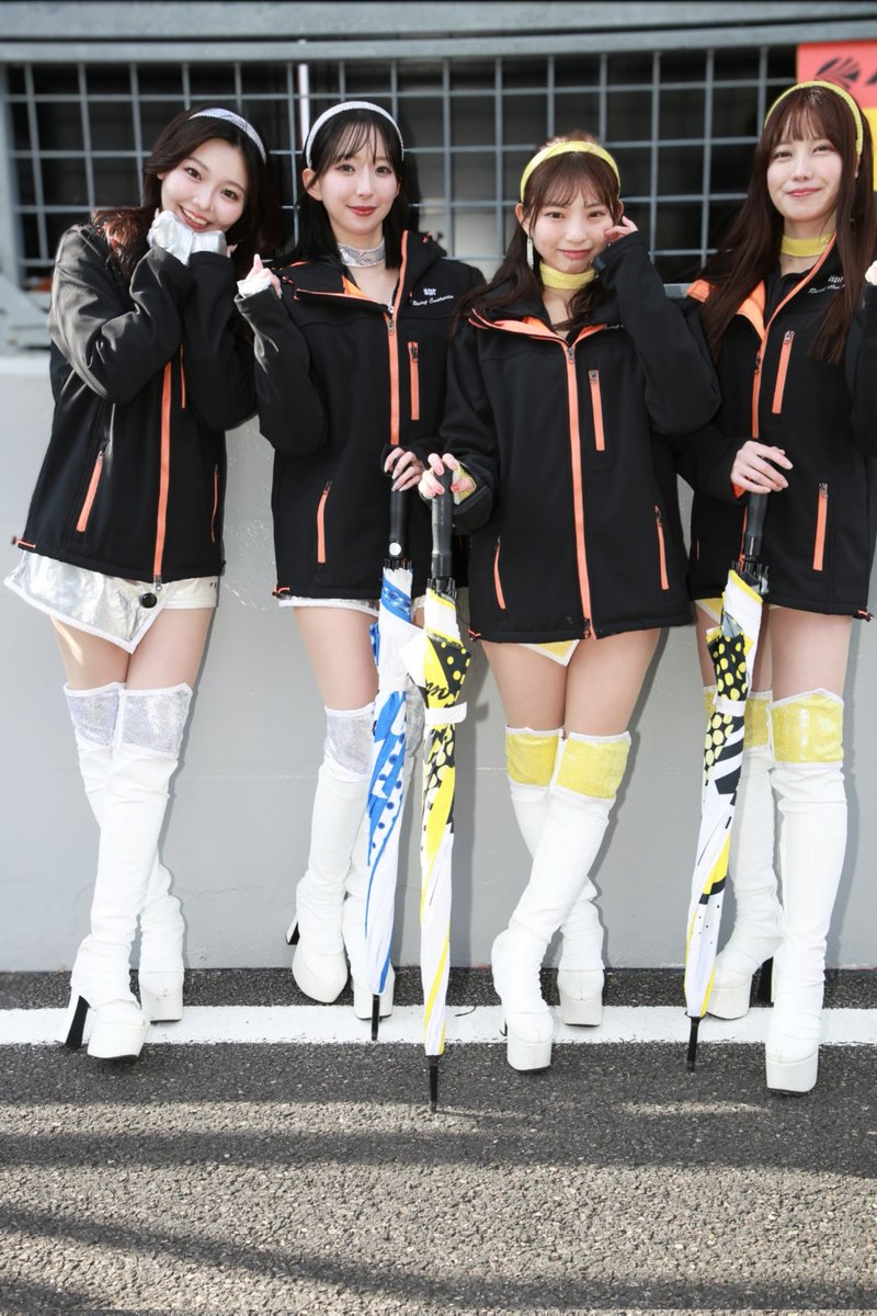 mk0327sayu's tweet photo. #スーパーGT 
#SUPERGT2024 
#GRAND_FINAL 
#SUPERGT30TH
#aprRacing
#apr
#aprVictoria 
#レースアンバサダー 
#東条澪 さん(@tojo__ren)
#赤城ありさ さん(@arisa_akagi)
#村上楓 さん(@kaemuuu)
#石鳥まい さん(@rizingirl25_04) https://t.co/LfhQ1chA5I