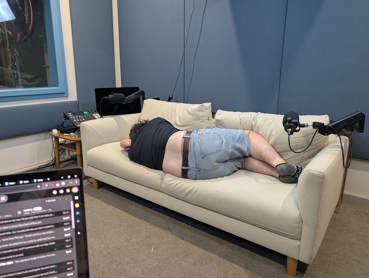 Alldogsaredead's tweet photo. Did too many podcasts. Got tuckered out. https://t.co/Ql6pQktGzS