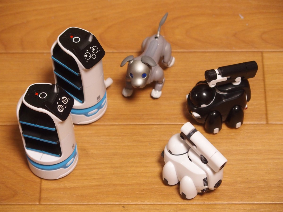 masa66144681's tweet photo. 謎のロボサミット、急遽開催!
ところで、黒なんかは百均の爪磨きの仕上げ目でこすったら化けそうだねぇ?
#トイズキャビン
#タカラトミーアーツ
#ULCAP https://t.co/1eLgx9SU0T