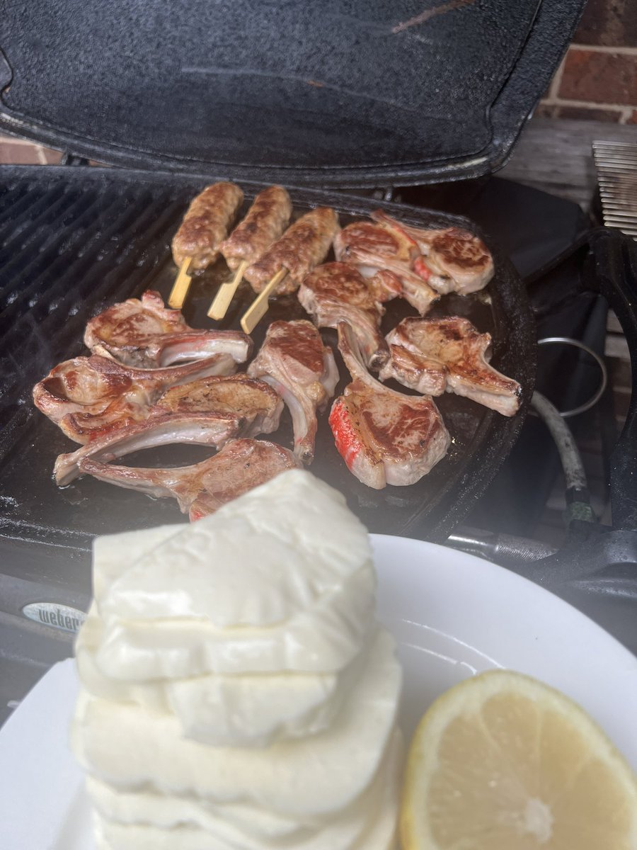 charlesdavis75's tweet image. Dad cooking on a Monday evening. Menu  says lamb (&amp;amp; some halloumi too). #KeepFarmersFarming #SheepFarmers