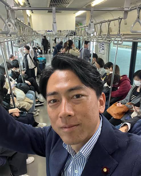 shinjirokoubun's tweet photo. 自撮り写真を自分で撮ってまーす https://t.co/Mr548o8mry