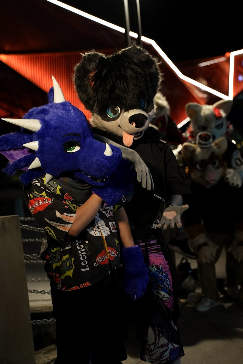 not sure  whats happening behind of them 😂<a href="/hoardercollie/">Foster Cole 🔜 THAITAILS 🇹🇭</a>
 
#fursuit