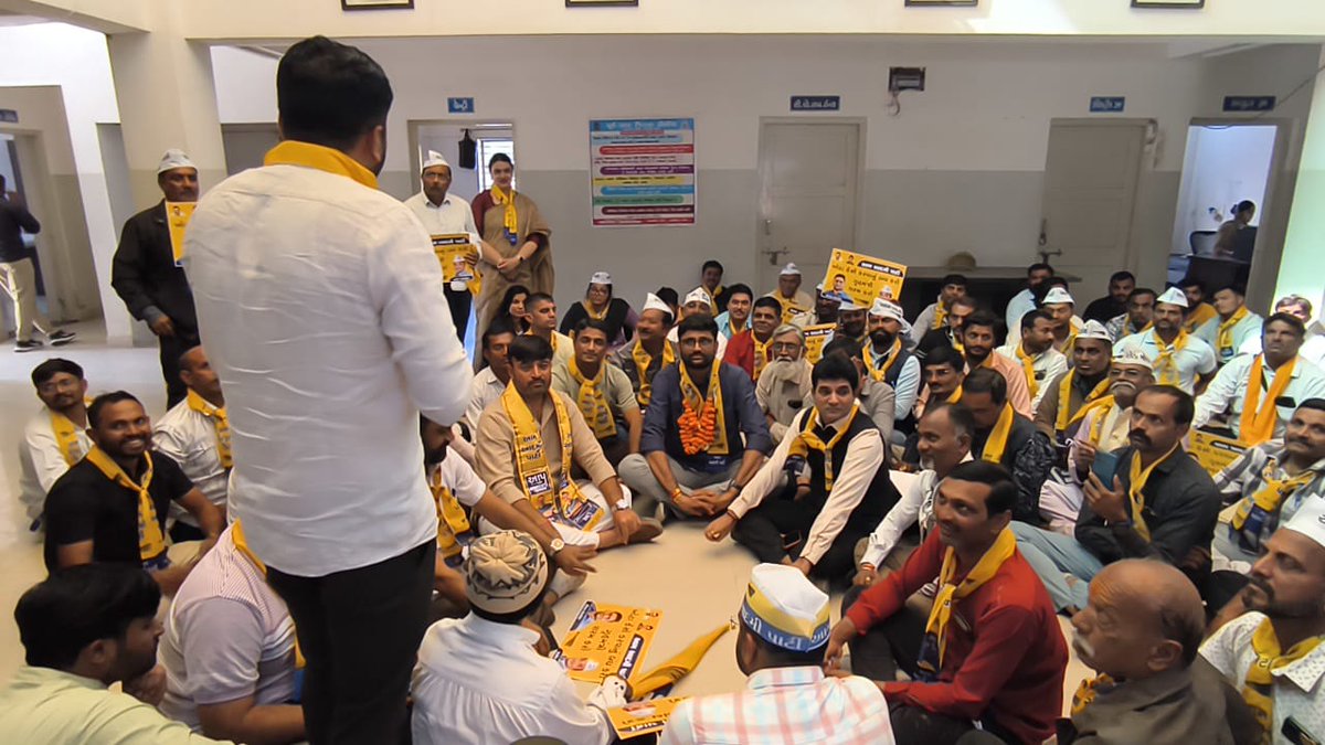 નકલી ED અધિકારી કેસ બાબતે ગૃહમંત્રી હર્ષ સંઘવીએ આમ આદમી પાર્ટી પર બેબુનિયાદ આરોપો લગાવ્યા અને તેમના ઈશારે AAP નેતા શ્રી Gopal Italia નું નામ આ સમગ્ર પ્રકરણમાં લાવવામાં આવ્યું.
આજે <a href="/Gopal_Italia/">Gopal Italia</a> સ્વયં પોલીસ સમક્ષ હાજર થયા.

ધારાસભ્ય શ્રી <a href="/KhavaHemat/">Hemat Khava</a> સહિત પાર્ટીના નેતાઓ અને