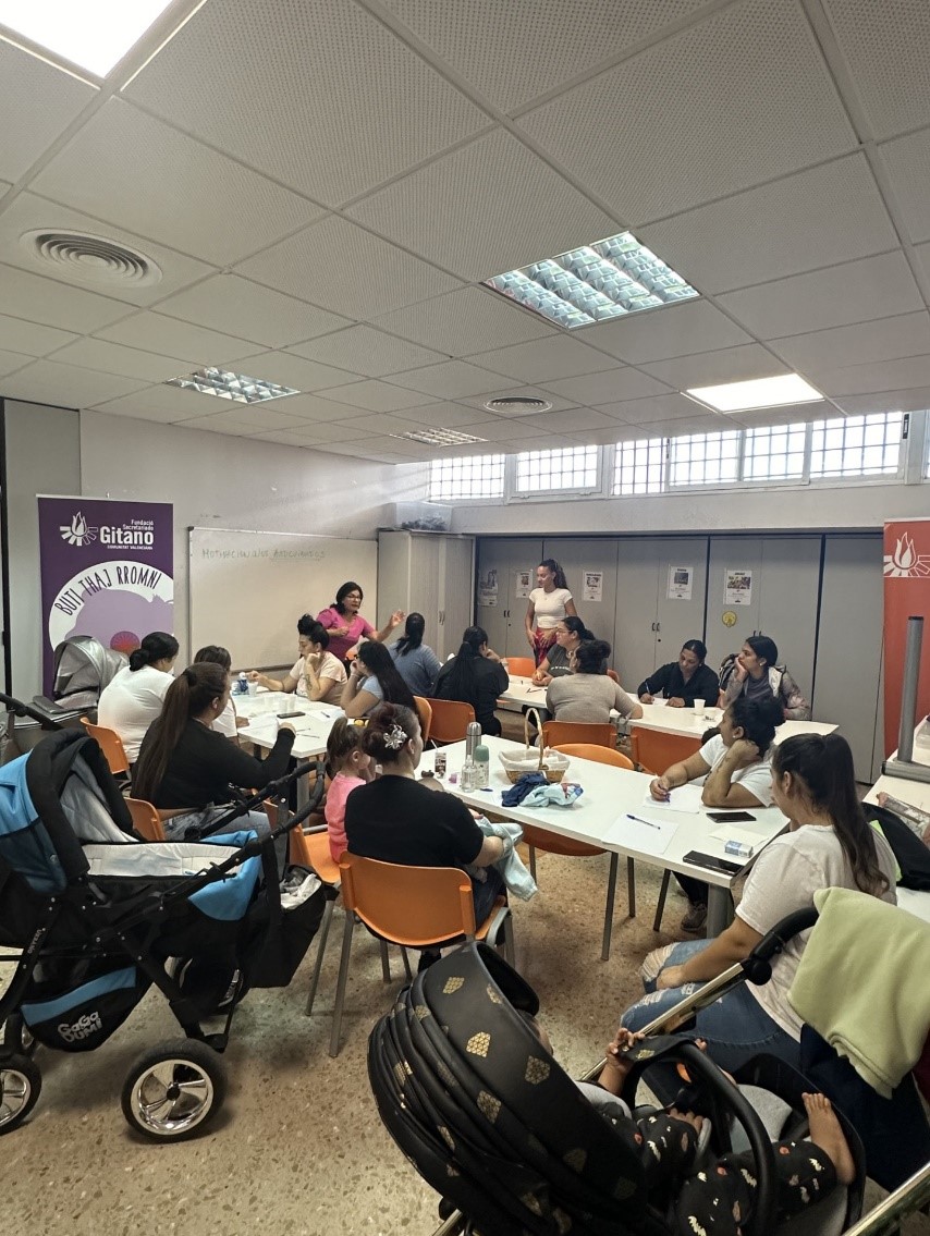 gitanos_org_PAT's tweet photo. 'Buthi Thaj Rromni': La FSG Paterna fortalece la inserción laboral de mujeres gitanas con nuevas sesiones formativas desarrolladas durante 2024" #VicepresidenciaPrimeraConselleriaServiciosSocialesIgualdadyVivienda @GVAIgualtat @SocioEcoPaterna @AytoPaterna https://t.co/6ASkGVI929