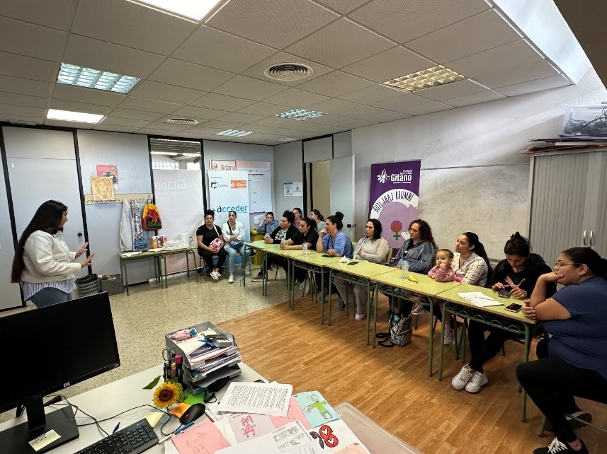 gitanos_org_PAT's tweet photo. 'Buthi Thaj Rromni': La FSG Paterna fortalece la inserción laboral de mujeres gitanas con nuevas sesiones formativas desarrolladas durante 2024" #VicepresidenciaPrimeraConselleriaServiciosSocialesIgualdadyVivienda @GVAIgualtat @SocioEcoPaterna @AytoPaterna https://t.co/6ASkGVI929