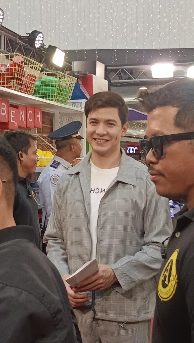 AldenTrendsOFC's tweet photo. Hello there! 🤗

Our MOST FAVE and BEST BENCH/ Brand Ambassador ALDEN RICHARDS 🥰

That smile and that dimple 😍😍😍

@aldenrichards02  @benchtm 
#ALDENRichardsForBENCH 
#ALDENRichards https://t.co/AsfMPFApwe