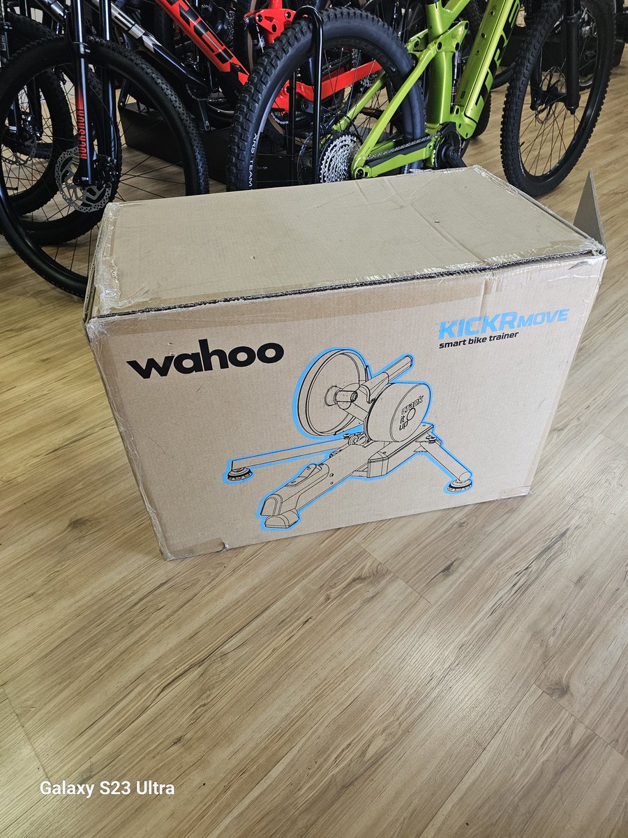 cornedupreez1's tweet photo. My Kers Present🎄 van vroulief af,waar ek aangebied het om 50% te betaal 🥰 Sal hom eers in die Kaap aan die gang kry🤗 #KickrMove @WahooFitnessSA @wahoofitness @EnduroPlanet https://t.co/6d2h3OUG3E