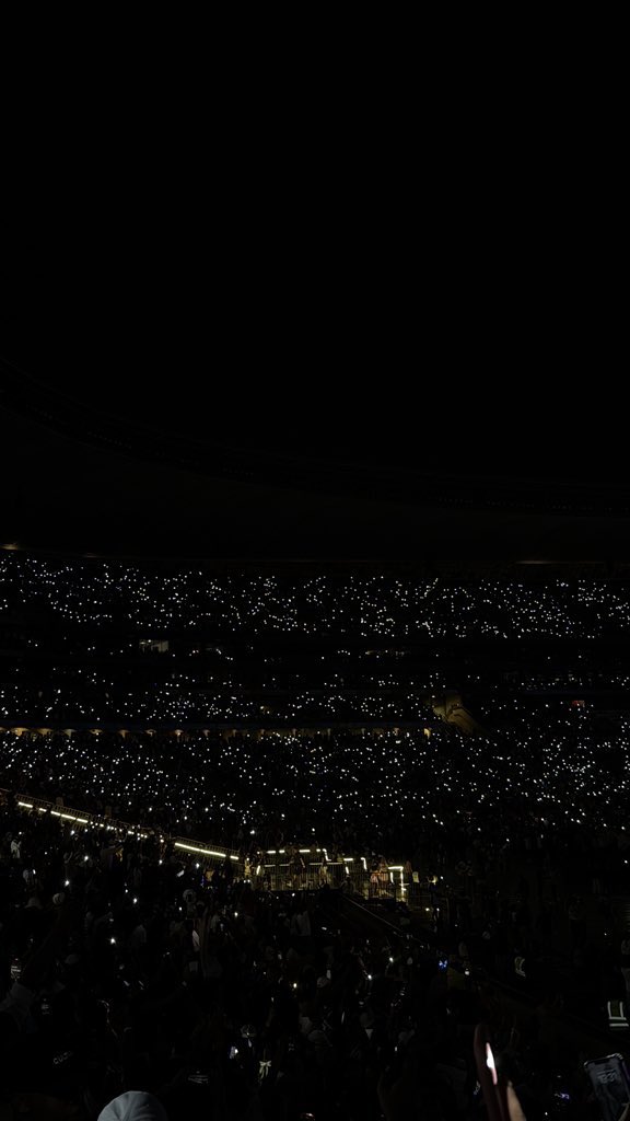 ilimeblog's tweet photo. What a show on our soil🙏🙏

#BREEZYBOWL #BreezyInSouthAfrica 
 #ChrisBrownLiveInJohannesburg https://t.co/2wgyLVsjdW