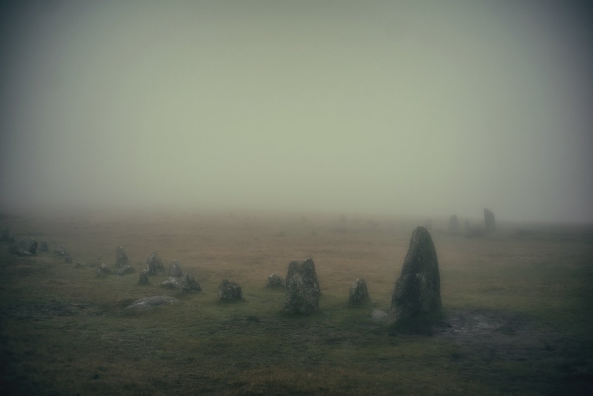 GlavindStrachan's tweet photo. Merrivale #StoneRow on #Dartmoor in the #mist - back in November https://t.co/Z6e2RCTmqn