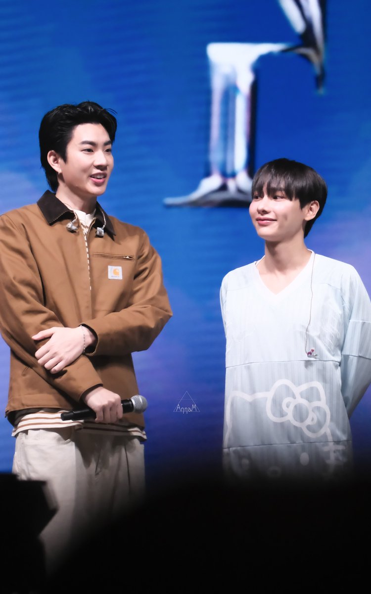 Jneworld's tweet photo. เข้าใจกันอยู่สองคน 
They have their own world🌖

#ออฟกัน  #OffGum 
#GMMTVFanFest2024inMacau https://t.co/maqVM83nkY