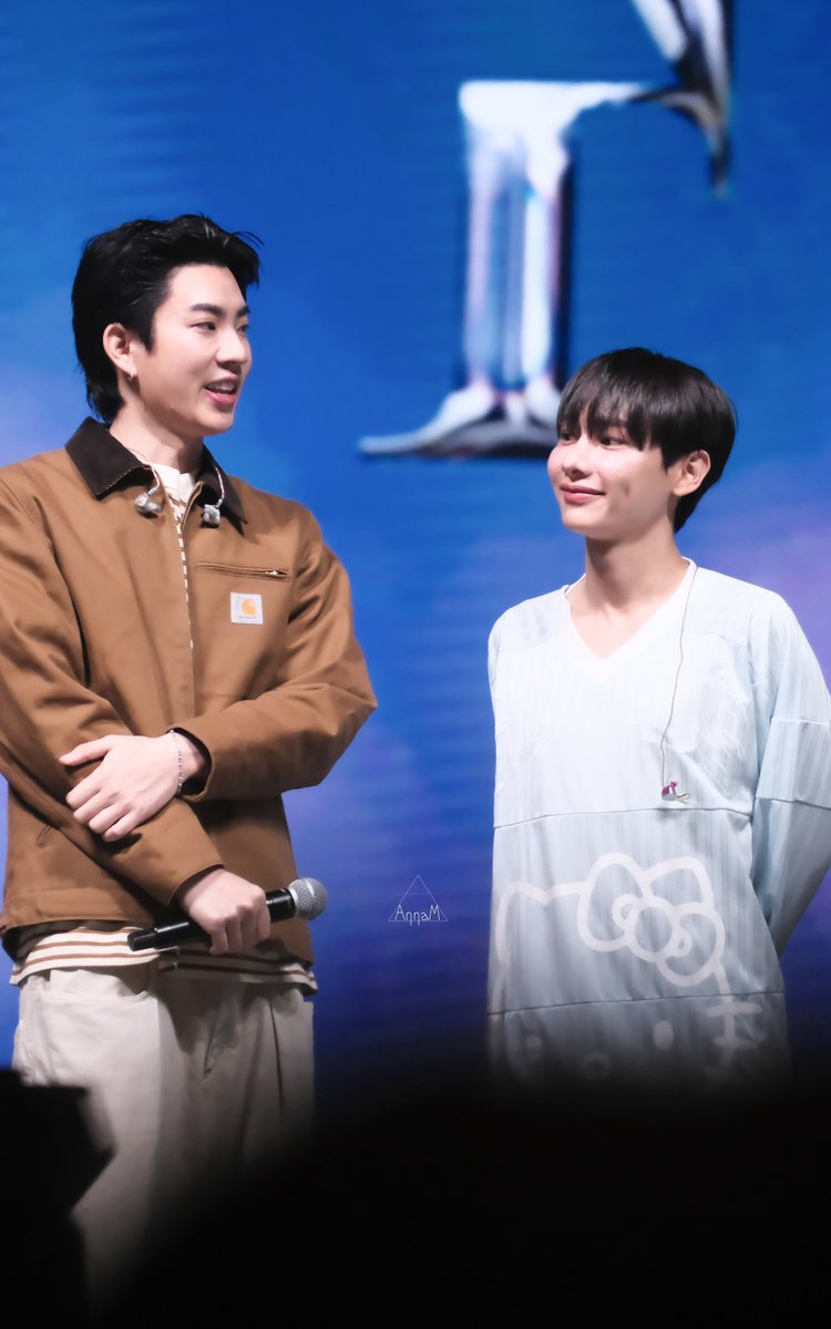 Jneworld's tweet photo. เข้าใจกันอยู่สองคน 
They have their own world🌖

#ออฟกัน  #OffGum 
#GMMTVFanFest2024inMacau https://t.co/maqVM83nkY