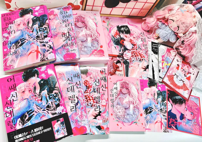 🍒アサシン&amp;シンデレラ海外ver🍒
韓国とタイどちらも特装版が出ていて、おまけが充実〜♡韓国版は出版が迅速すぎてもう最新刊まで追いついています!わたしはタイ版のクレアトレカがお気に入り♡

English Editionは来年3月発売で、他の言語でも発売予定があるらしいです!海を渡れ‼️おみねね‼️ 