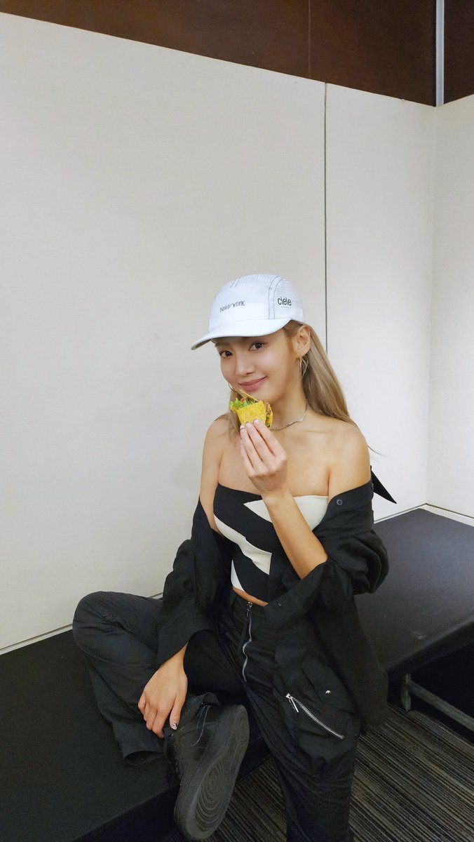 GirlsGeneration's tweet photo. HYO at DWP 2024 🌮

#효연 #HYO 
#소녀시대 #GirlsGeneration
#DWP2024 https://t.co/7TNXZTn1xB