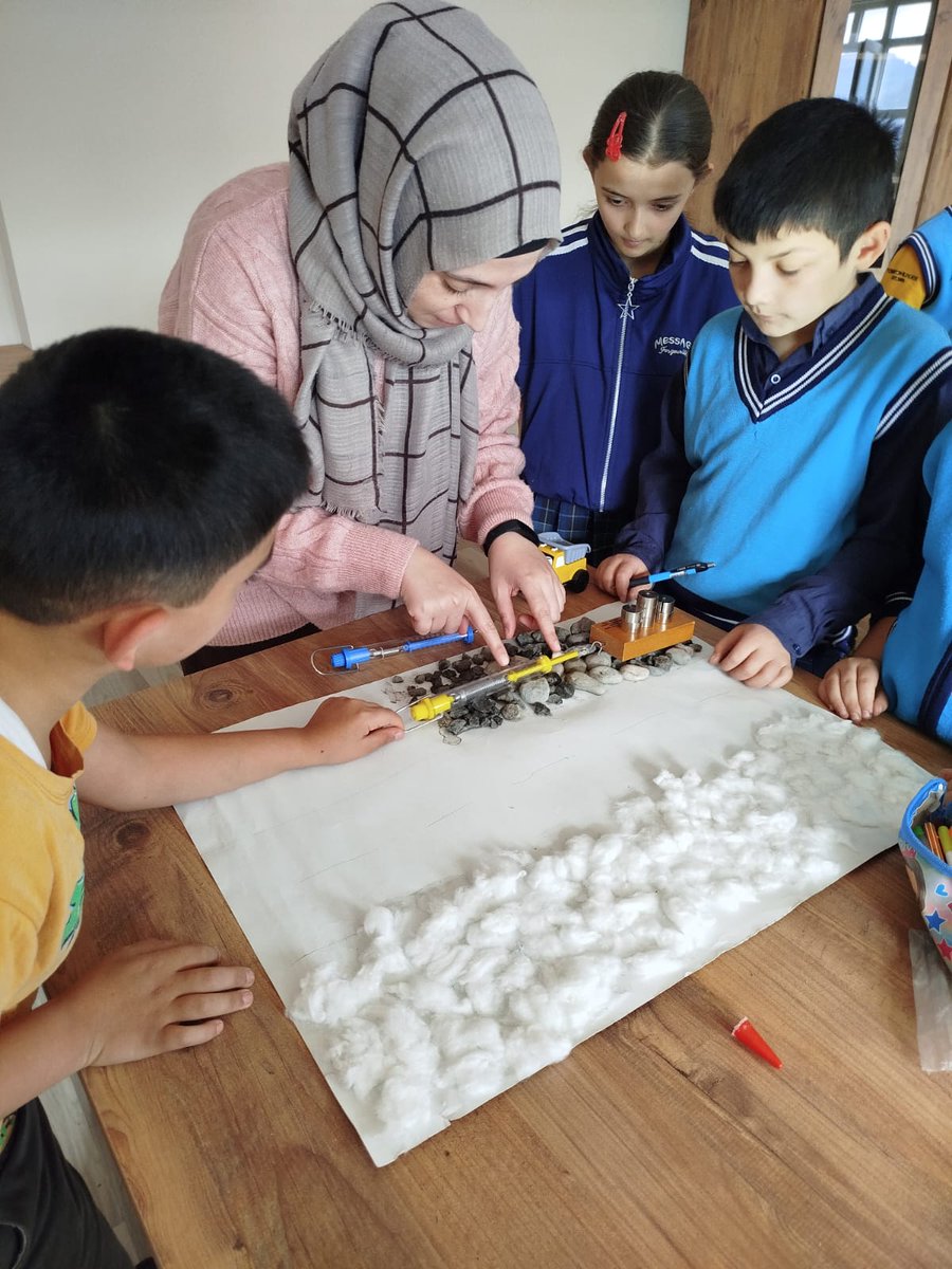 TaskesigiOkulu's tweet photo. 5.sınıf öğrencilerimizle maarif modeli kapsamında,farklı yüzeylerde sürtünme kuvvetini inceledik.
@tcmeb @Ordu_MEM @CaybasM @mfvargeloglu @ELTHakanAYDIN https://t.co/bUvte2zVaq