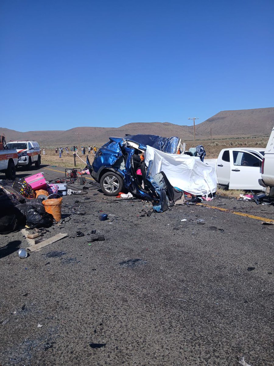 ewnreporter's tweet photo. 14 people have died in a fatal collision near Graaf-Reinet. 

The crash is believed to have happened this morning on the N9 in Eastern Cape. NK https://t.co/JvaT5l25Un