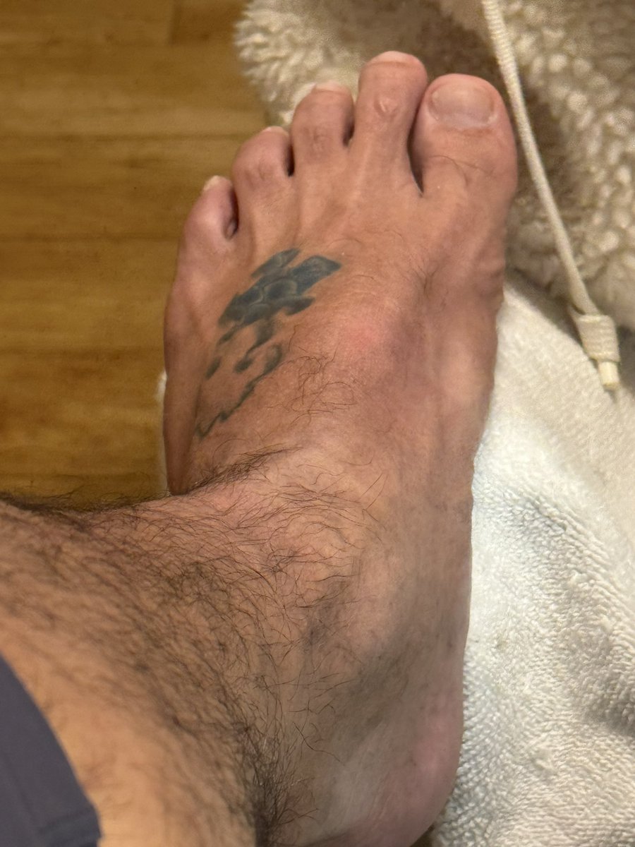 feelmalefeet's tweet photo. Come play with it 

#feetworshi̇p #feet #toes #toesworship #feettattoo #tattoo #footfetısh https://t.co/BYfasrsVfV