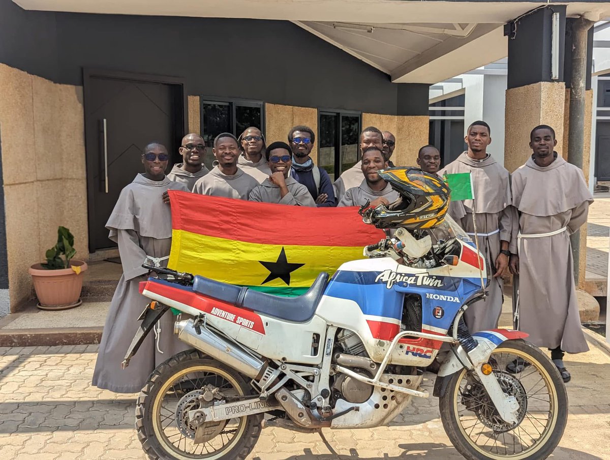 goshers_'s tweet image. #Flyingflags rides his motorbike from Ghana 🇬🇭 to South Africa 🇿🇦 through to Malawi 🇲🇼 and still going.
