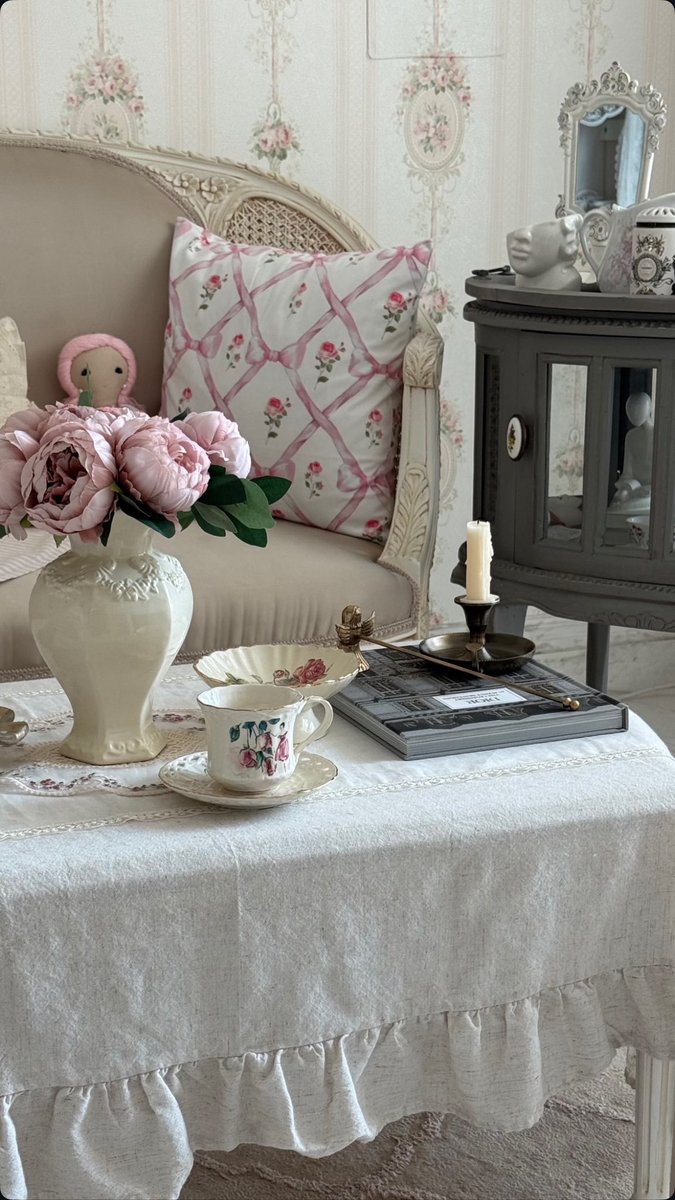 ١٦ ديســ١٢ــمبــــر.
••

الصباح هو  رسالة .. مضمُونها .. يومٌ جديد.. 
وصباح الفُرص الجديدة..اللهم إني أسألك يوماً يسيراً زاهراً بالخير محملاً بالفرح يضج بالبشائر السعيدة لي ولكم أيضًا.🦋

صبــــــاح الخيـــــر. 🎀