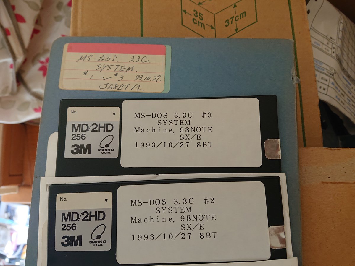 corgi910's tweet photo. 探し物をしていたら過去の遺物が出てきた。
31年前の5インチFD。
98NOTEのシステムだけど#1が無いね。
ドライブごと廃棄してしまったか...
多分ノート本体もどこかに埋もれているんだろなぁ
#98NOTE
#MSDOS https://t.co/sJ233yjQ5o