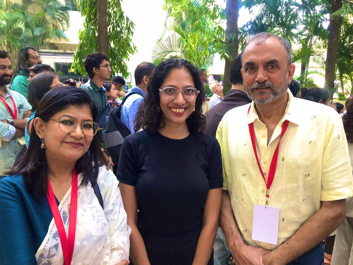Such a lovely moment it was to meet my former Editor <a href="/muk22/">Mukund Padmanabhan</a> whose brilliant book ‘The Great Flap of 1942’ was being discussed at the <a href="/BlrLitFest/">Bangalore Lit Fest</a> … Grab your copy now!! 

And thrilled to meet <a href="/kpswathi/">Swathi Moorthy</a> … Thank you for this memorable photo 😊