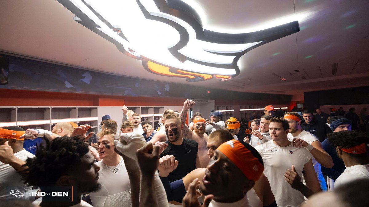 Broncos's tweet image. Rallied together. 👏

Inside the locker room after we #BeatTheColts!
