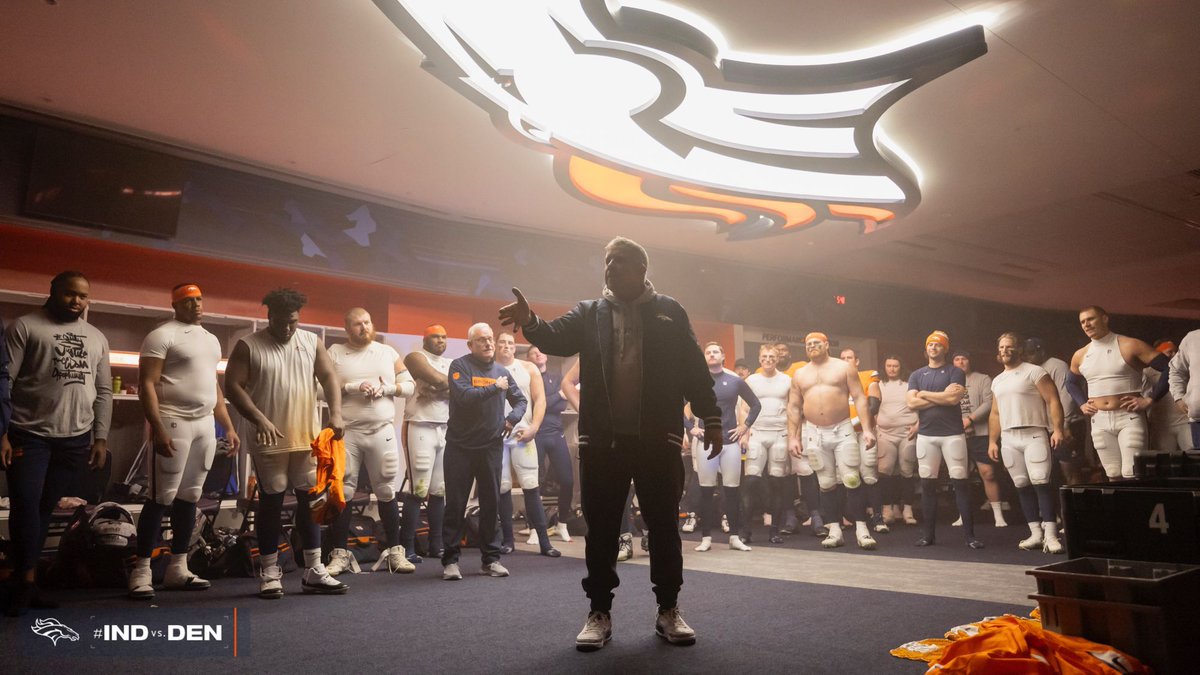 Broncos's tweet image. Rallied together. 👏

Inside the locker room after we #BeatTheColts!