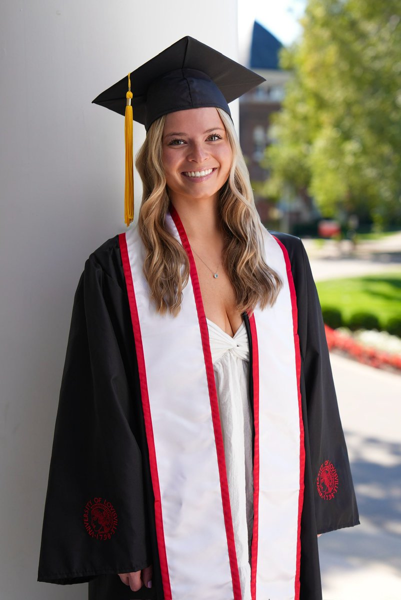 deenakuntzphoto's tweet photo. Here are a few photos from my session with @emmaguentherr, @uofl Class of 2024!  We had the best time and laughed a whole lot! ❤️ @deenachris https://t.co/NWEbX5fgl1