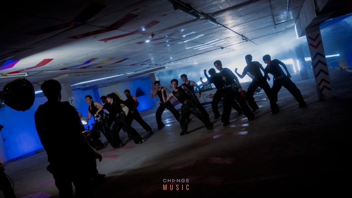 startalkent's tweet photo. 12 หนุ่ม “PIT BABE The Series” ปล่อยซิงเกิ้ลใหม่ “LEVEL UP” ส่งต่อพลังบวกให้ทุกคน
#ppoohkt #pavelphoom
#SpySailub #PonThanapon
#Supanut #PingOrbnithi
#Popptr #LeeAsre
#Michaelkvs #Top10987654321
#Garfinpkk #BENZALERT
#PitBabeTheSeries
เหล่านักแสดงดาวรุ่งจากซีรีส์ฮอต “PIT BABE The Series” กลับมาสร้างความประทับใจอีกครั้งด้วยซิงเกิลใหม่ในชื่อ “Level Up” ซึ่งนอกจากจะเป็นเพลงจังหวะสนุก ๆ ที่บอกถึงความมุ่งมั่นตั้งใจเผชิญสิ่งที่ท้าทายเพื่อจะไปต่อแล้ว ยังถือเป็นของขวัญขอบคุณแฟน ๆ ที่สนับสนุนพวกเขามาโดยตลอด
.
“Level Up” เป็นเพลงที่ผสมผสานจังหวะสนุกสนาน กับความหนักแน่น เต็มไปด้วยพลัง เข้ากับเนื้อหาให้กำลังใจให้กล้าลุยไปต่อเพื่อความฝัน ถ่ายทอดโดย 12 หนุ่ม พาเวล นเรศ, พูห์ กฤติน, สายลับ เหมวิช, ภณ ธนภณ, นัท ศุภณัฐ, ปิง โอบนิธิ, เบนซ์ อัทธ์ธนิน, กาฟิวส์ พันธุ์ธัช, ไมเคิล เกียรติศักดิ์, ท๊อปเทน ศุภกรณ์, ป๊อป ภัทรพล และ ลี อัสรี ซึ่งทุกคนตั้งใจฝึกซ้อมกันอย่างหนัก เพื่อให้ผลงานออกมาดีที่สุด พร้อมส่งต่อพลังบวกถึงทุกคน และอยากขอบคุณแฟนๆด้วยเพลงนี้
.
สำหรับมิวสิกวิดีโอที่เพิ่งเปิดตัวไป ได้รับเสียงชื่นชมจากแฟนๆ ว่าดูเท่ขึ้น โตขึ้น และมีพัฒนาการทั้งการแสดง การร้อง การเต้น และแร๊พได้ครบ เลเวลอัพ! สมกับที่ตั้งตารอ และรับรู้ได้ว่าทุกคนตั้งใจ ทุ่มเท เพื่อแฟนๆ ของพวกเขาจริงๆ
.
สามารถฟังเพลง “LEVEL UP” ได้ทางสตรีมมิ่งทุกแพลตฟอร์ม และชมมิวสิกวิดีโอได้แล้วที่ https://t.co/qMnyRtf4a5 พร้อมเตรียมตัว ติดตามชม "PIT BABE The Series2" เร็วๆนี้
ติดตามความเคลื่อนไหวได้ทาง ..
FB: https://t.co/Tlz7Zw5CfX
IG: https://t.co/WnmWXHdBEB
X: https://t.co/Zc0ucH6PBe
TIKTOK: https://t.co/3fiDYWtAxH
YOUTUBE: https://t.co/nOHf5sVyCG