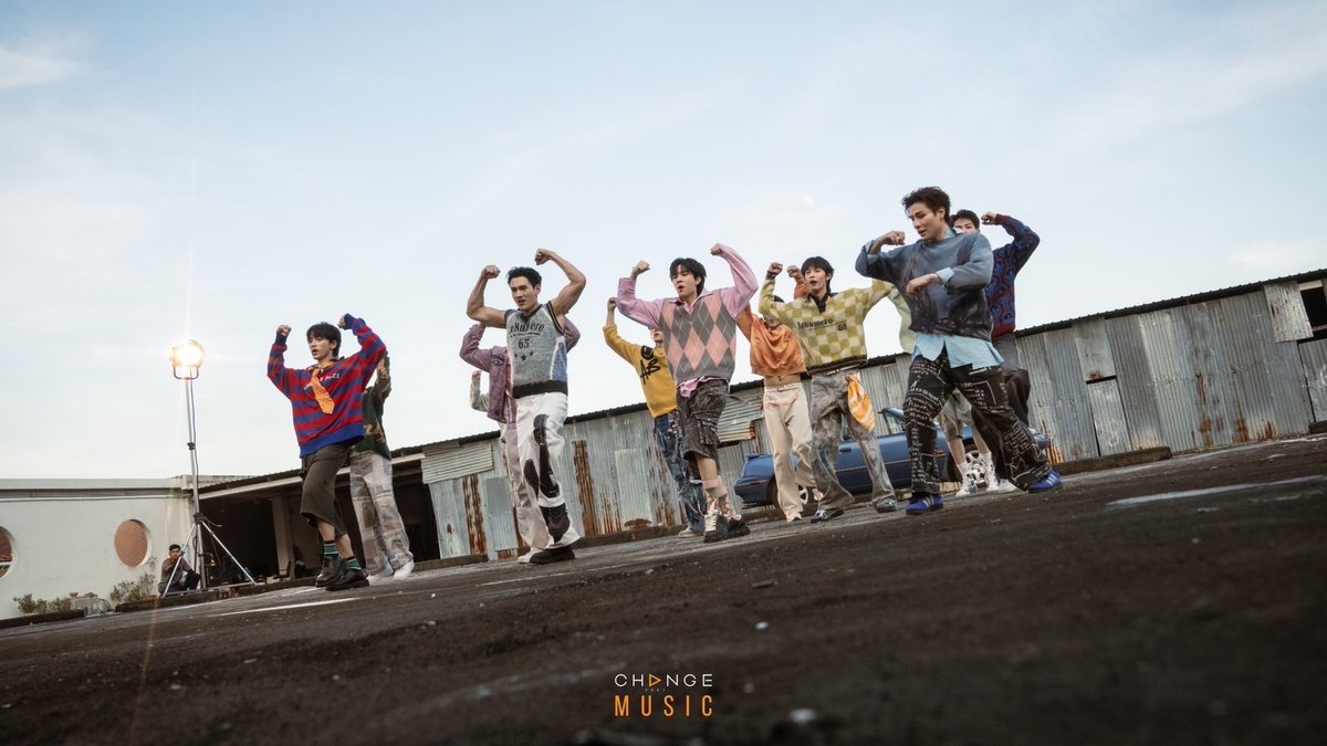 startalkent's tweet photo. 12 หนุ่ม “PIT BABE The Series” ปล่อยซิงเกิ้ลใหม่ “LEVEL UP” ส่งต่อพลังบวกให้ทุกคน
#ppoohkt #pavelphoom
#SpySailub #PonThanapon
#Supanut #PingOrbnithi
#Popptr #LeeAsre
#Michaelkvs #Top10987654321
#Garfinpkk #BENZALERT
#PitBabeTheSeries
เหล่านักแสดงดาวรุ่งจากซีรีส์ฮอต “PIT BABE The Series” กลับมาสร้างความประทับใจอีกครั้งด้วยซิงเกิลใหม่ในชื่อ “Level Up” ซึ่งนอกจากจะเป็นเพลงจังหวะสนุก ๆ ที่บอกถึงความมุ่งมั่นตั้งใจเผชิญสิ่งที่ท้าทายเพื่อจะไปต่อแล้ว ยังถือเป็นของขวัญขอบคุณแฟน ๆ ที่สนับสนุนพวกเขามาโดยตลอด
.
“Level Up” เป็นเพลงที่ผสมผสานจังหวะสนุกสนาน กับความหนักแน่น เต็มไปด้วยพลัง เข้ากับเนื้อหาให้กำลังใจให้กล้าลุยไปต่อเพื่อความฝัน ถ่ายทอดโดย 12 หนุ่ม พาเวล นเรศ, พูห์ กฤติน, สายลับ เหมวิช, ภณ ธนภณ, นัท ศุภณัฐ, ปิง โอบนิธิ, เบนซ์ อัทธ์ธนิน, กาฟิวส์ พันธุ์ธัช, ไมเคิล เกียรติศักดิ์, ท๊อปเทน ศุภกรณ์, ป๊อป ภัทรพล และ ลี อัสรี ซึ่งทุกคนตั้งใจฝึกซ้อมกันอย่างหนัก เพื่อให้ผลงานออกมาดีที่สุด พร้อมส่งต่อพลังบวกถึงทุกคน และอยากขอบคุณแฟนๆด้วยเพลงนี้
.
สำหรับมิวสิกวิดีโอที่เพิ่งเปิดตัวไป ได้รับเสียงชื่นชมจากแฟนๆ ว่าดูเท่ขึ้น โตขึ้น และมีพัฒนาการทั้งการแสดง การร้อง การเต้น และแร๊พได้ครบ เลเวลอัพ! สมกับที่ตั้งตารอ และรับรู้ได้ว่าทุกคนตั้งใจ ทุ่มเท เพื่อแฟนๆ ของพวกเขาจริงๆ
.
สามารถฟังเพลง “LEVEL UP” ได้ทางสตรีมมิ่งทุกแพลตฟอร์ม และชมมิวสิกวิดีโอได้แล้วที่ https://t.co/qMnyRtf4a5 พร้อมเตรียมตัว ติดตามชม "PIT BABE The Series2" เร็วๆนี้
ติดตามความเคลื่อนไหวได้ทาง ..
FB: https://t.co/Tlz7Zw5CfX
IG: https://t.co/WnmWXHdBEB
X: https://t.co/Zc0ucH6PBe
TIKTOK: https://t.co/3fiDYWtAxH
YOUTUBE: https://t.co/nOHf5sVyCG
