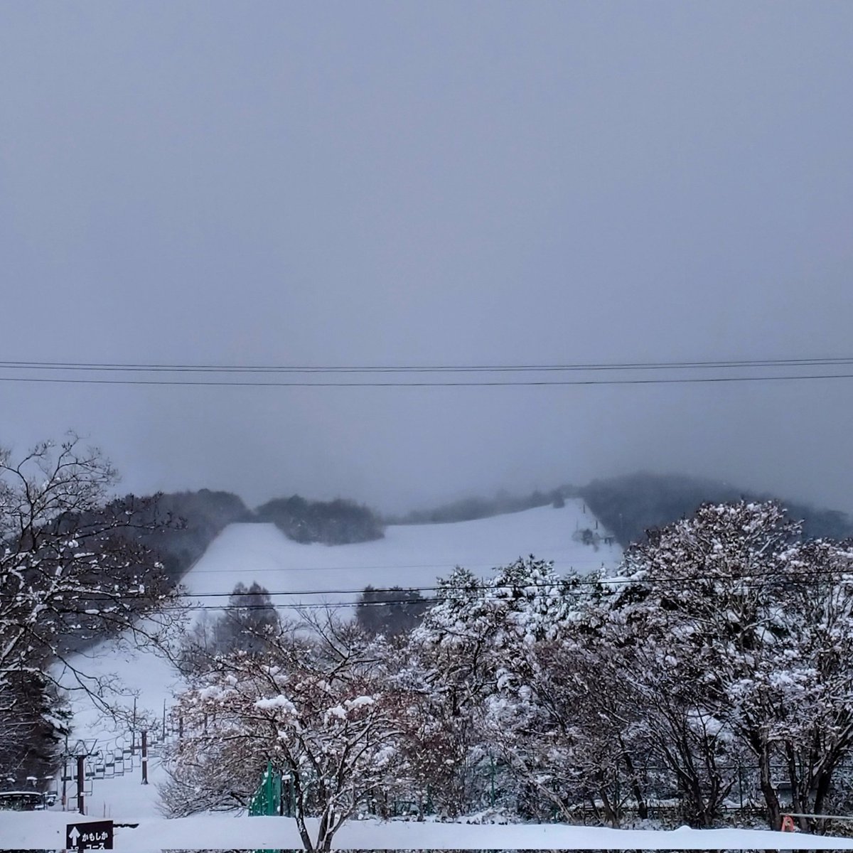 tanoshisho's tweet photo. さっきだけど。 #イマソラ #sky #仙台 #泉ヶ岳 #雪 https://t.co/r08iv5lhc1
