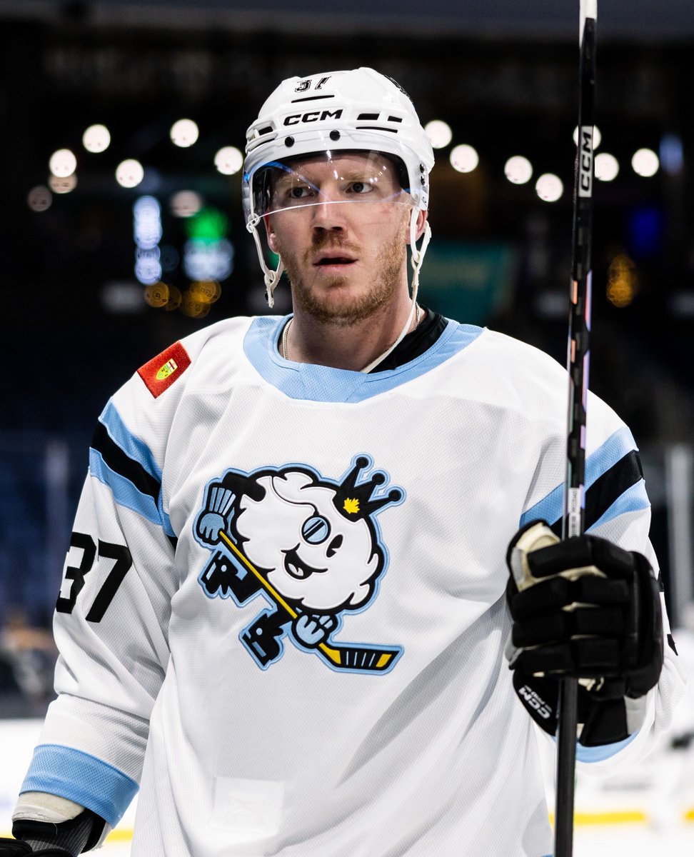 TheAHL's tweet photo. #ReignTrain or #RainTrain?⛈️🚂 https://t.co/W1XFNxnrOS
