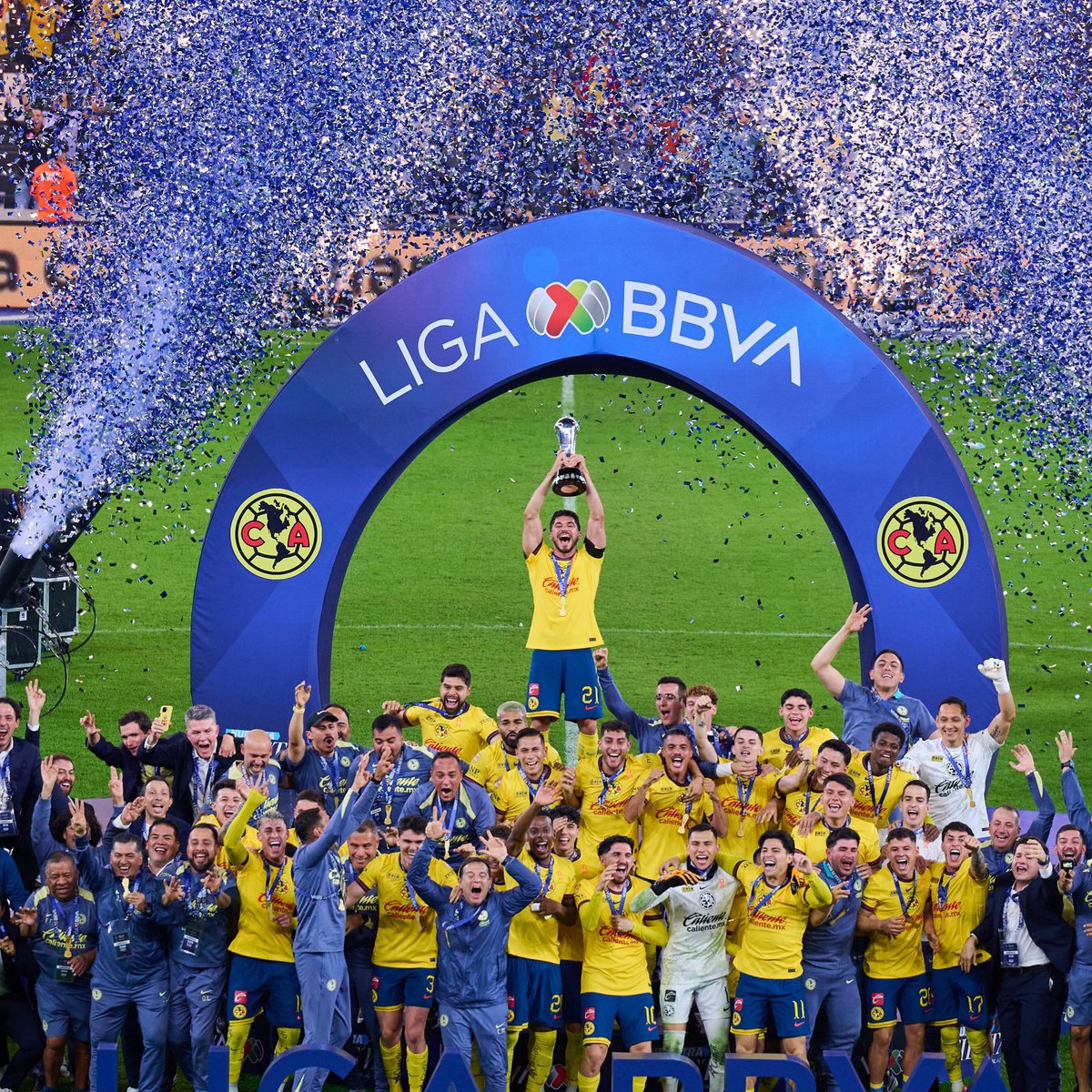 ResacaAmerica's tweet photo. ¡¡GRACIAS, GUERREROS, POR DEFENDER NUESTROS COLORES CON ORGULLO Y HONOR!! 💛💙

¡NADIE SE LO MERECE MÁS QUE USTEDES! 🙌

¡LA AFICIÓN ESTARÁ ETERNAMENTE AGRADECIDA POR SU ENTREGA, SU PASIÓN Y SU CORAZÓN EN CADA PARTIDO! 💛💙 https://t.co/KvbQfB6e9X