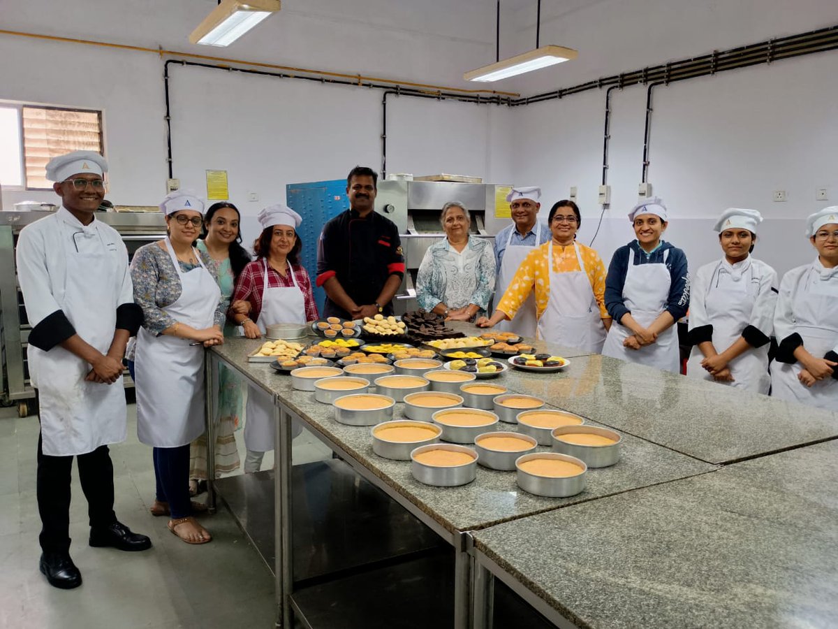 Aihmct1's tweet image. &quot;Last week, the Spice Club at AIHMCT conducted an exciting Bakery Workshop, where participants explored the art of baking delicious pastries, breads, and more! 🍞🍰 A perfect blend of creativity and technique! #BakingWorkshop #SpiceClub #AIHMCT #PastryArt  @NorthernComd_IA