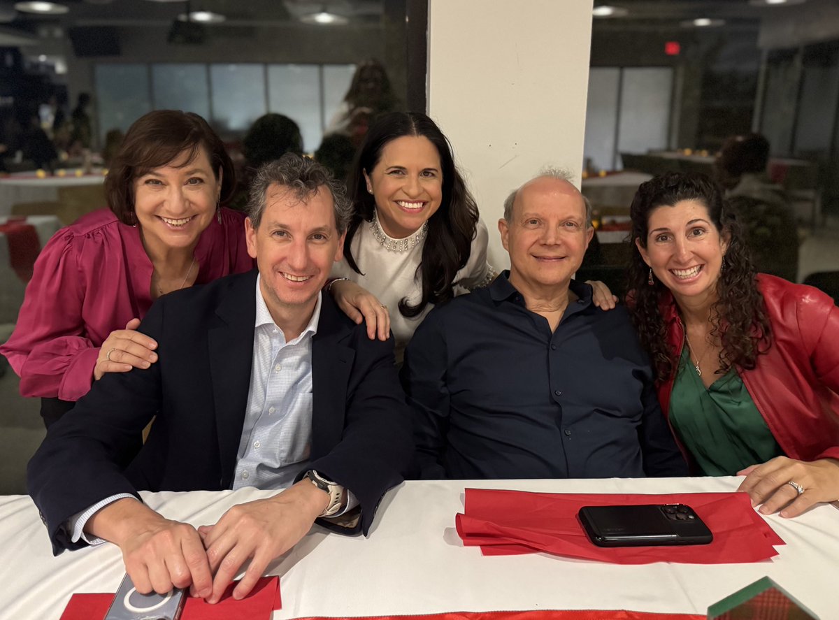 Latinamd's tweet image. Best time of the year! Celebrating with our partners and fellows another year of #teamscience #patientcare #findingcures @SylvesterCancer