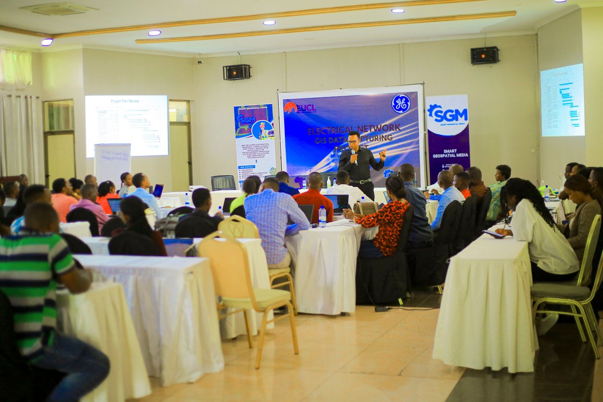 sgmrwanda's tweet photo. A big thank you to all participants for their active engagement and contributions. Together, we’re shaping the future of smart geospatial solutions! 🚀

#SGM #GISData #GeospatialSolutions #ProfessionalTraining #SmartMedia https://t.co/B1bgzOz0K4