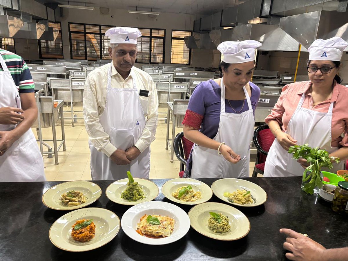 Aihmct1's tweet image. 🍴🔥 Last week, the Spice Club at AIHMCT hosted an exciting culinary workshop, where participants explored new cooking techniques, vibrant flavors, and culinary creativity! 🍽️✨ A perfect blend of learning and fun in the kitchen! #CulinaryWorkshop #CookingSkills @NorthernComd_IA
