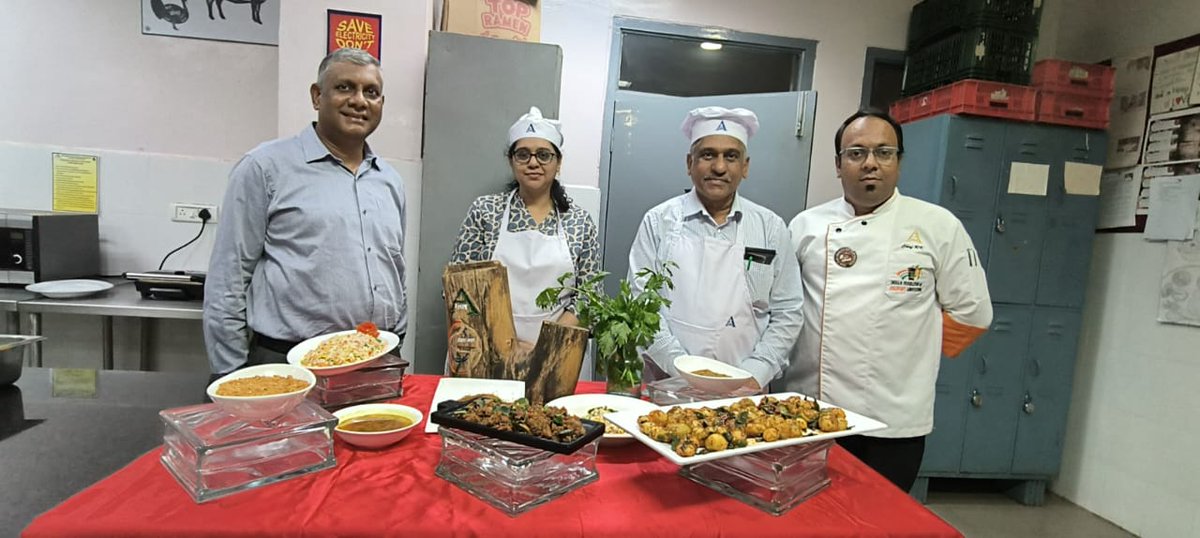 Aihmct1's tweet image. 🍴🔥 Last week, the Spice Club at AIHMCT hosted an exciting culinary workshop, where participants explored new cooking techniques, vibrant flavors, and culinary creativity! 🍽️✨ A perfect blend of learning and fun in the kitchen! #CulinaryWorkshop #CookingSkills @NorthernComd_IA