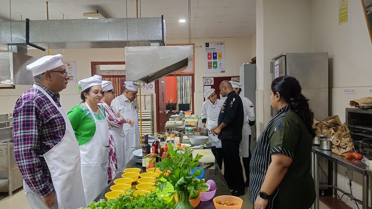 Aihmct1's tweet image. 🍴🔥 Last week, the Spice Club at AIHMCT hosted an exciting culinary workshop, where participants explored new cooking techniques, vibrant flavors, and culinary creativity! 🍽️✨ A perfect blend of learning and fun in the kitchen! #CulinaryWorkshop #CookingSkills @NorthernComd_IA