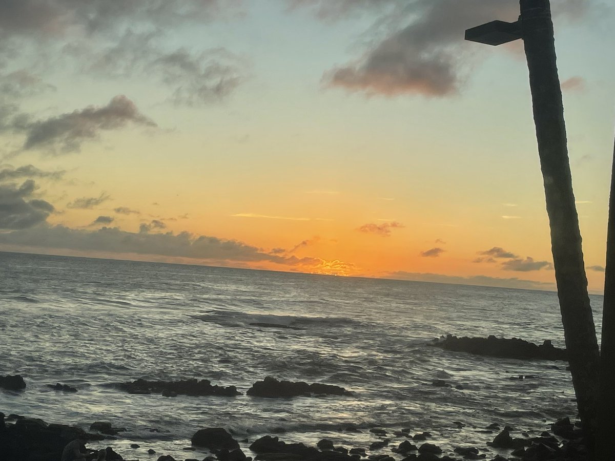 _gymgirl's tweet photo. Sunset from dinnee tonight. #Rumfire #Poipu #Kauai https://t.co/fFR925vfIq
