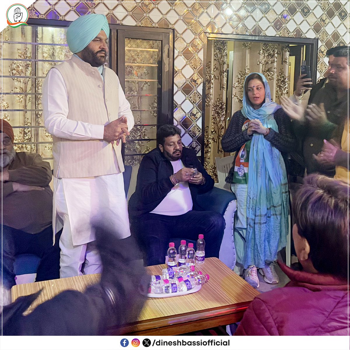 BassiOfficial's tweet photo. ਦਬੁਰਜੀ ਵਾਰਡ ਨੰ. 35 ਤੋਂ ਕਾਂਗਰਸੀ ਉਮੀਦਵਾਰ ਮੈਡਮ ਸ਼ਿਵਾਨੀ ਸ਼ਰਮਾ ਜੀ ਦੇ ਹੱਕ ਵਿੱਚ ਮੈਂਬਰ ਪਾਰਲੀਮੈਂਟ ਗੁਰਜੀਤ ਸਿੰਘ ਔਜਲਾ ਜੀ ਦੇ ਨਾਲ ਚੋਣ ਪ੍ਰਚਾਰ ਕੀਤਾ। ਸਮੂਹ ਦਬੁਰਜੀ ਵਾਸੀਆਂ ਨੇ ਵੱਧ ਚੜ੍ਹ ਕੇ ਸਾਥ ਦੇਣ ਦਾ ਯਕੀਨ ਦਵਾਇਆ।
@INCIndia @RahulGandhi @INCPunjab
#DineshBassi #inc #congress #bassiforeast https://t.co/5ron0BH7My