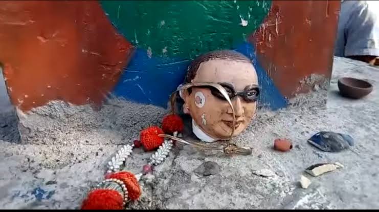 needs_xyz's tweet photo. @VeerBah09630620 @ambedkariteIND Your father's statue is lying down, the agent of the British.
Ambedkar's effigy will be burnt on 25th December. British slave Ambedkar Murdabad. https://t.co/N2UrdGqymB