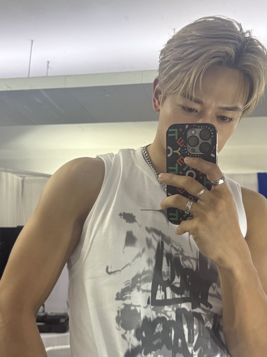 chmbbl's tweet photo. 151224 🔥 09:37PM

💭: 📸
💭: Ahora! https://t.co/fuAnCnV3MH