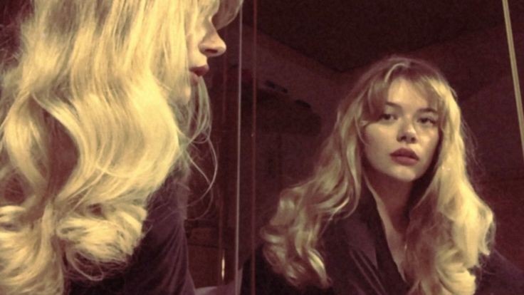 crimsonhours's tweet photo. she's giving camille belcourt vibe https://t.co/9vdAYOFd2A
