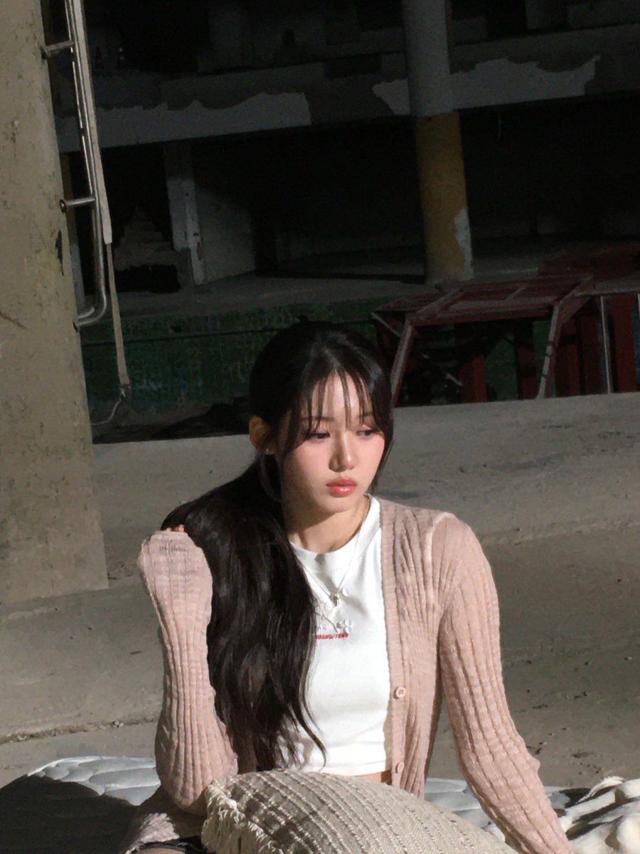 𝑴𝑶𝑵𝑺𝑻𝑰𝑬𝒁, it’s been a while! 🖤 The 𝐋𝐈𝐌𝐇 M/V just dropped – what did you think? 🔥 I’ve got some behind-the-scenes photos coming your way soon, but here’s a little sneak peek. Let’s make December unforgettable.