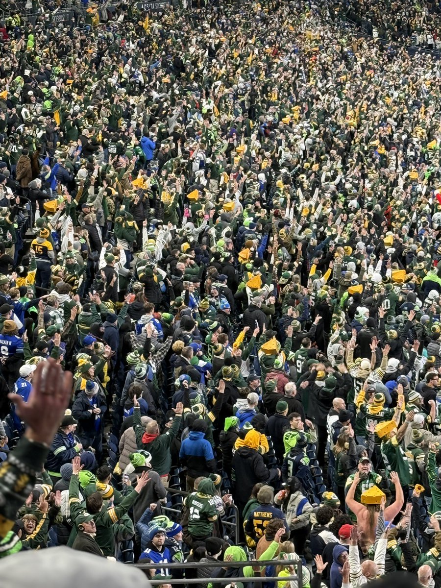 ilovejowee's tweet photo. This is not a Seahawks home game if your view looks like this. https://t.co/a8CGHKrVey