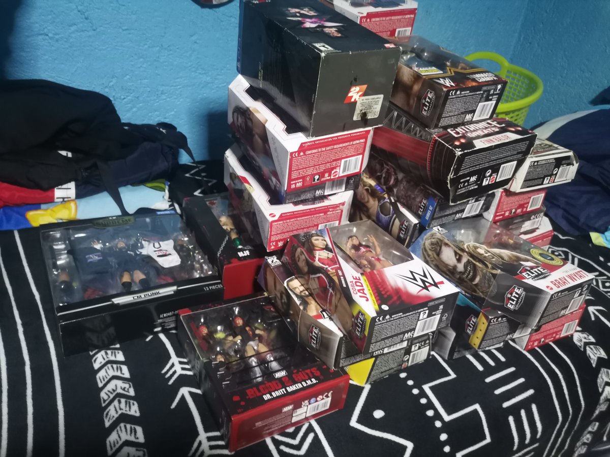 luis_3_16's tweet photo. I have to do cleaning #WWE2K24 #WWE #Mattel #ActionsFigures https://t.co/hVBp1cs7b0