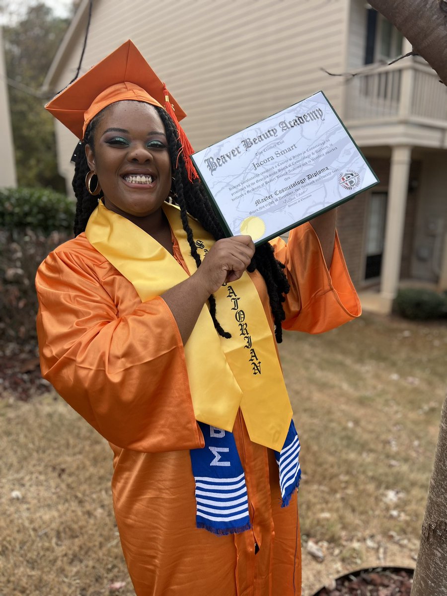Issa Beauty School Grad!! 😊👩🏾‍🎓