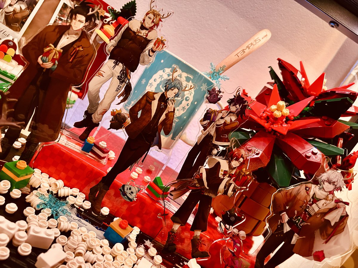 kismetnightgale's tweet photo. I'm so happy that my TEMPUS Christmas '24 merch arrived today! Here is my display! I'm impressed with how big the spoon is, lol. #workofalt #FlayonsCrayons
#JosuijiArt #PIHAKKASSO #JestART #ArtXel https://t.co/aAxboR1rls