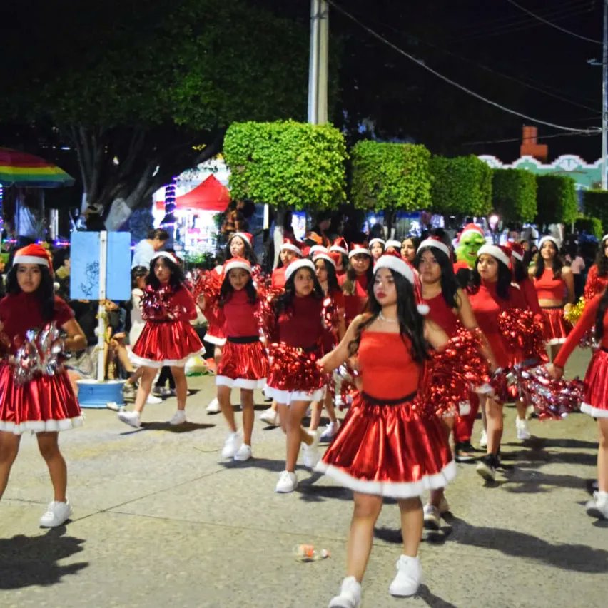 🦌🎄🎅 #Fotogalería | Caravana Navideña sorprende a Maravatienses.

Pequeños y grandes disfrutaron de la Caravana Navideña que organizó el Ayuntamiento de #Maravatío a través del Instituto Maravatiense de la Juventud (IMJU). 

Fotos: Vive Maravatío.